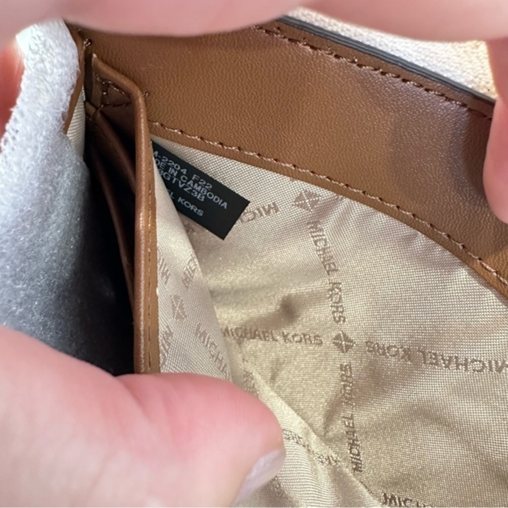 MICHAEL KORS Jet Set Travel Large Logo Quarter-Zip Wallet Vanilla - Picture 5 of 8